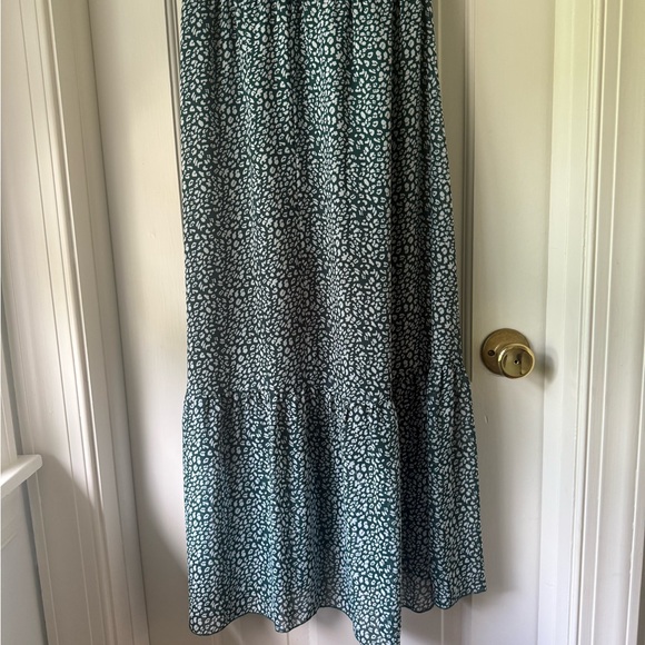 Chic Green and White Patterned Maxi Dress - Picture 5 of 7